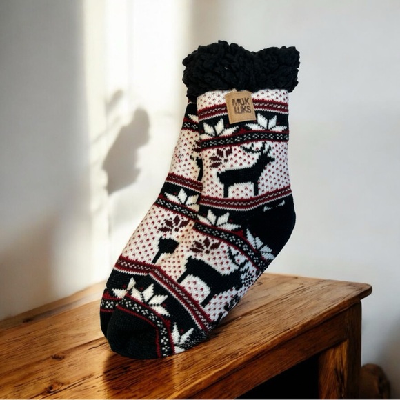 Muk Luks Women’s Cabin Socks Black and Candy Apple Red NWT Size Small (5/7) - Picture 4 of 5